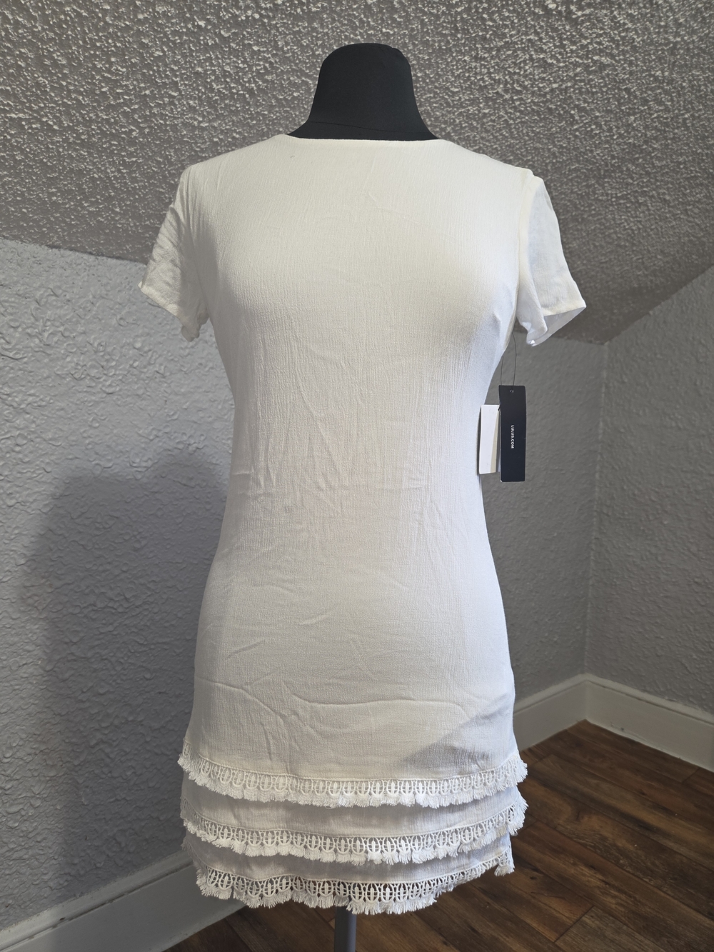 Lulu's NWT Buenes Aires White Short Sleeve Lace Tiered Hem Dress